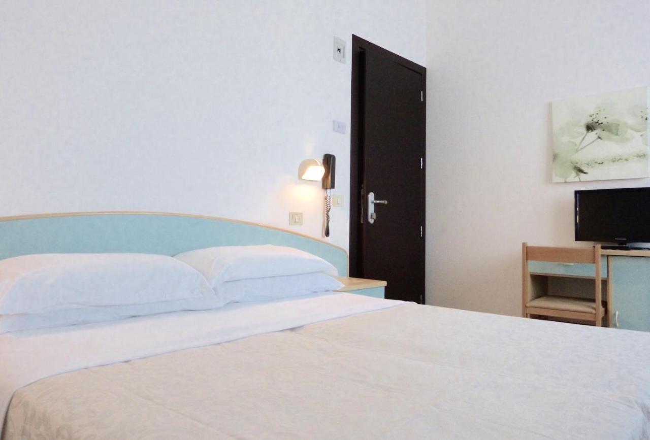 Hotel D'Annunzio Каттоліка Екстер'єр фото