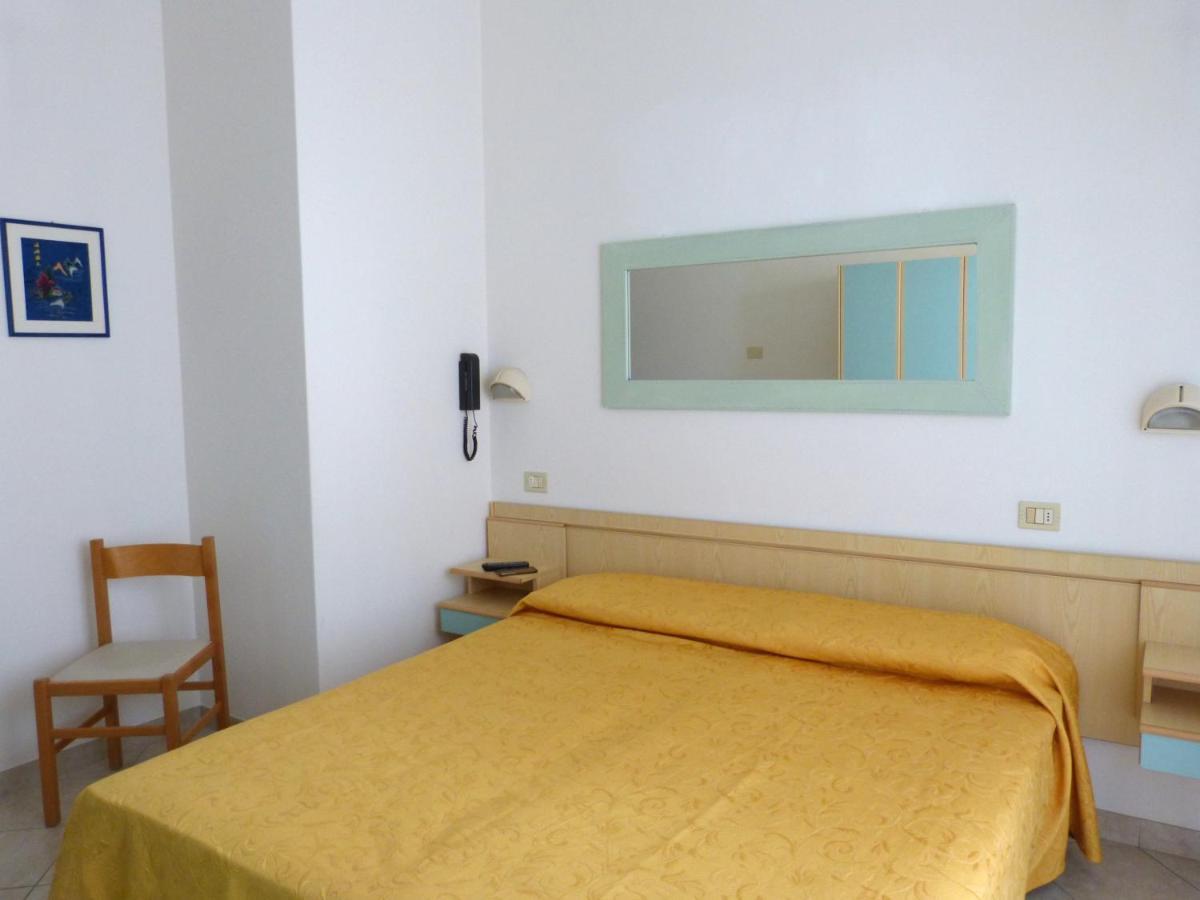 Hotel D'Annunzio Каттоліка Екстер'єр фото