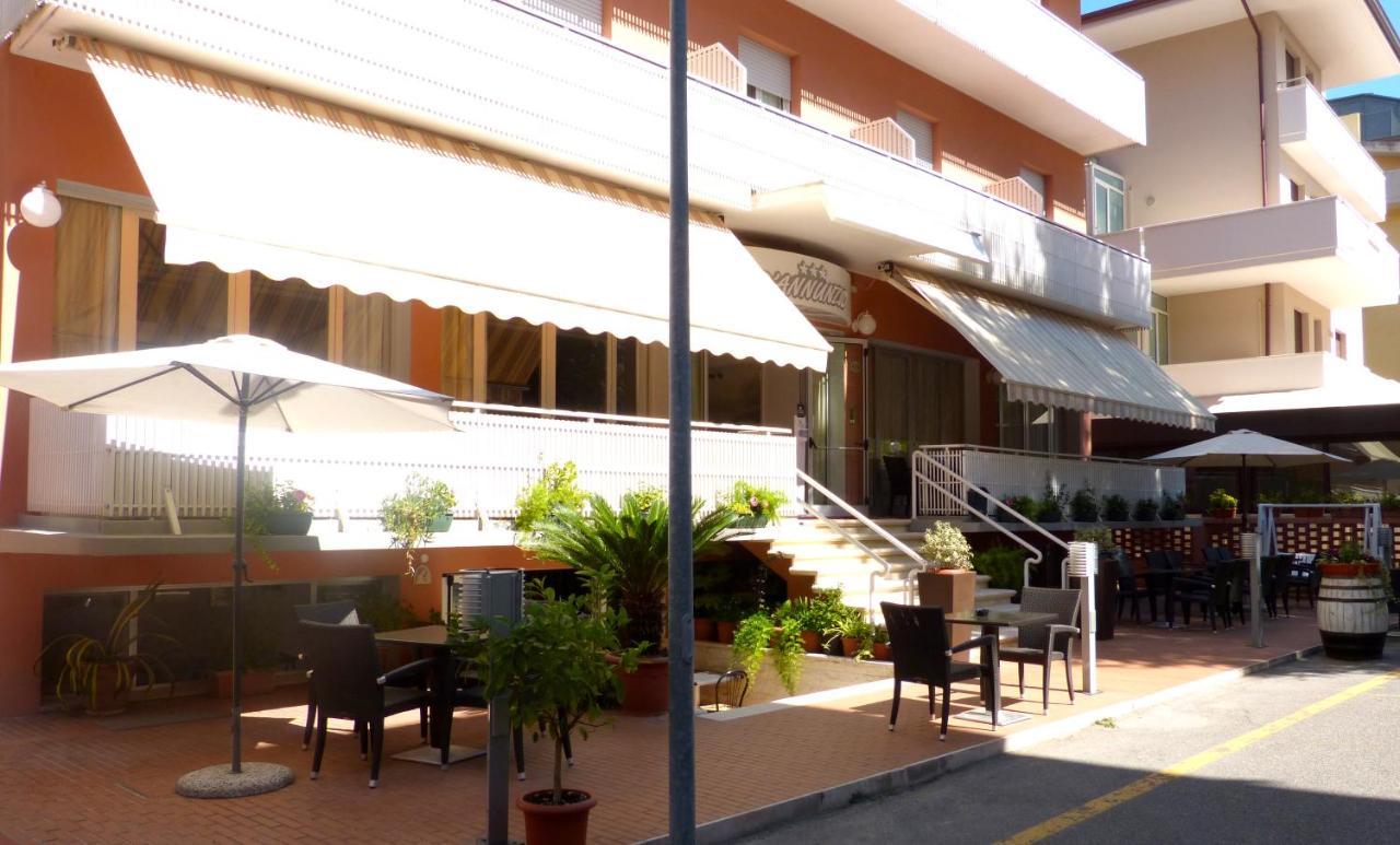 Hotel D'Annunzio Каттоліка Екстер'єр фото