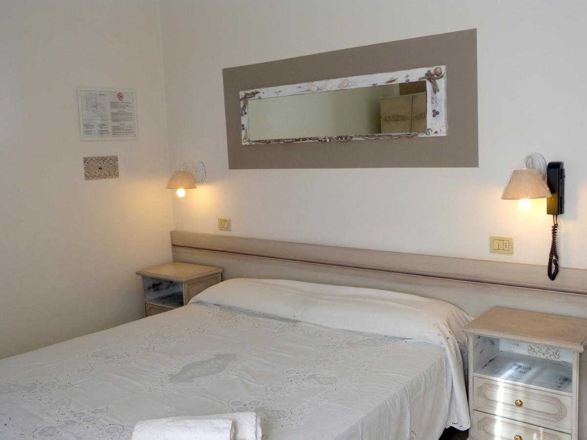 Hotel D'Annunzio Каттоліка Номер фото