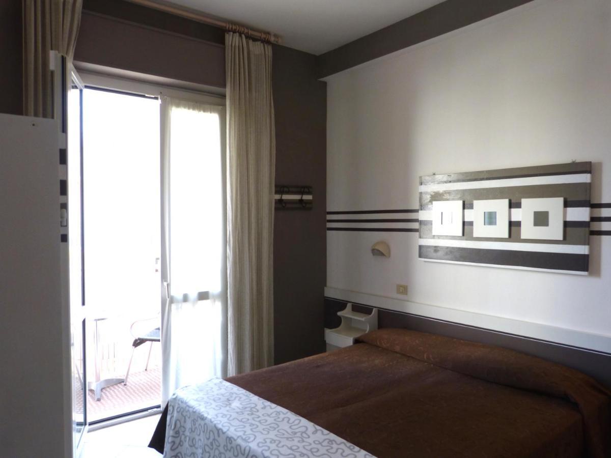 Hotel D'Annunzio Каттоліка Екстер'єр фото