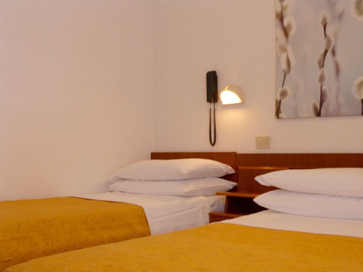 Hotel D'Annunzio Каттоліка Екстер'єр фото