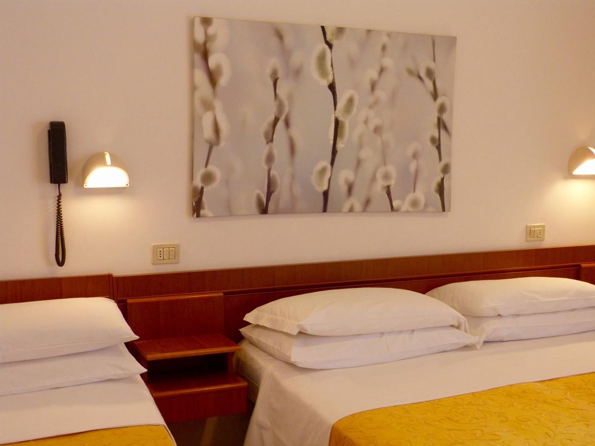 Hotel D'Annunzio Каттоліка Екстер'єр фото