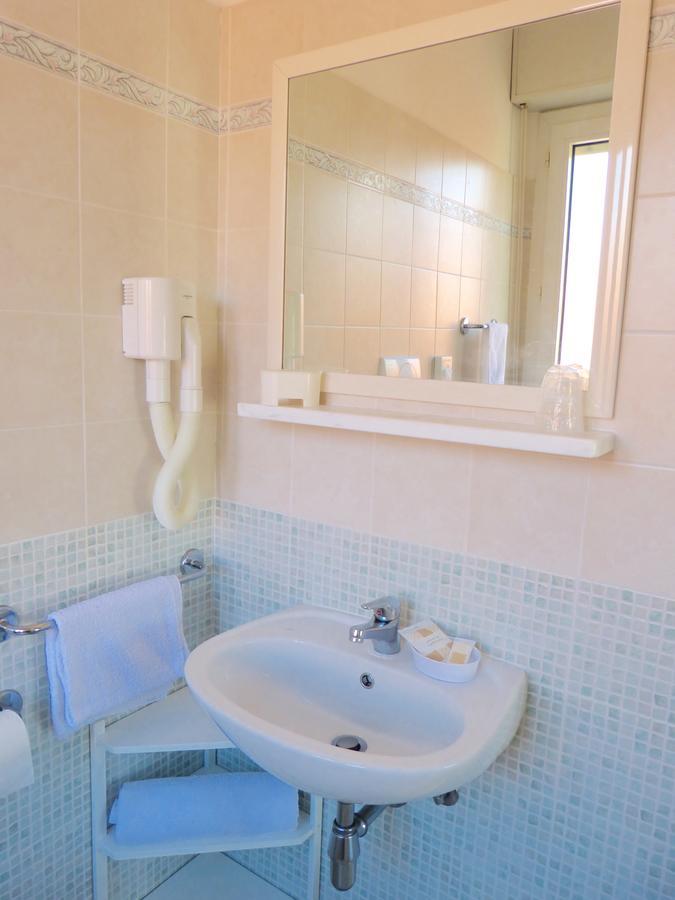Hotel D'Annunzio Каттоліка Екстер'єр фото